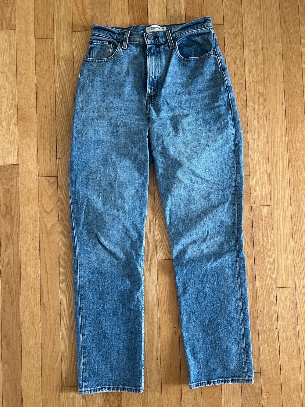 Abercrombie & Fitch Ultra High-Rise The ‘90/ Straight-Leg Jeans in Light Blue